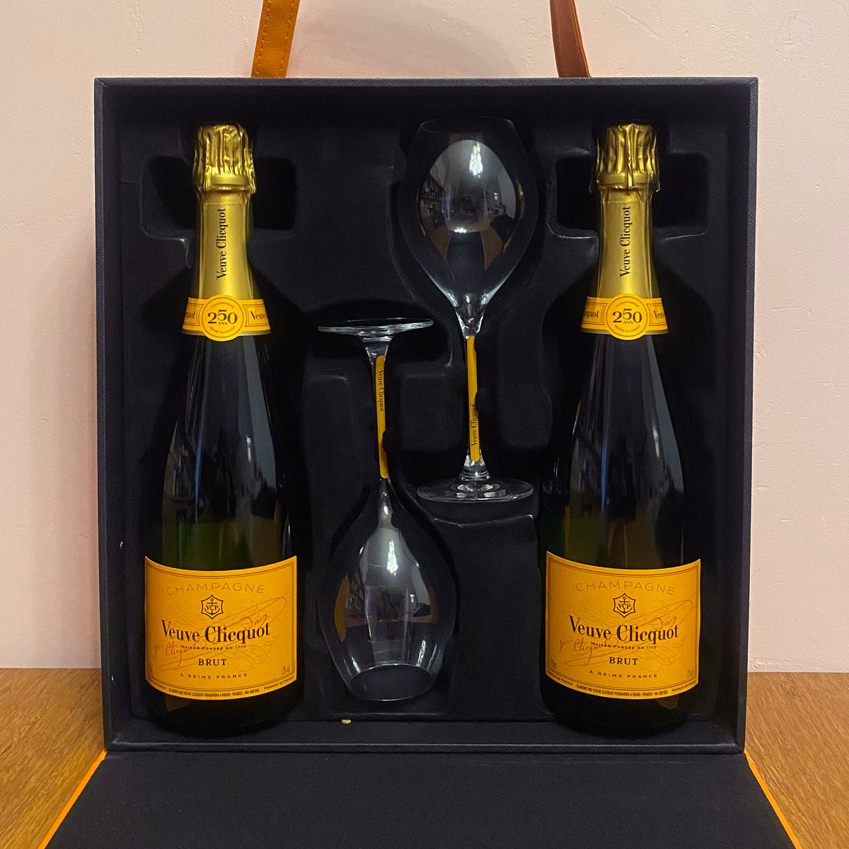 Veuve Clicquot Traveller (750ML bottle, 2 flutes & tote)